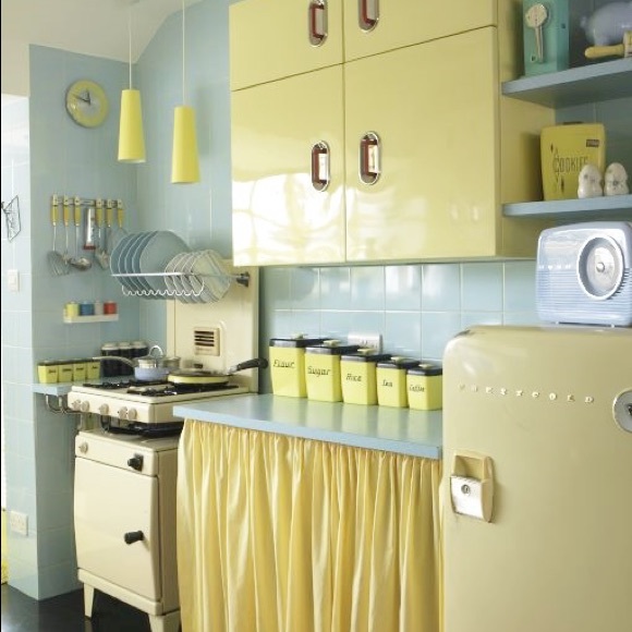 Vintage Kitchen Mystery Box - Picture 2 of 4